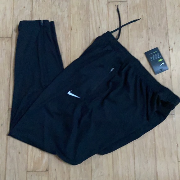 COPY - Men’s Nike Dry Element Pant very Small hole on the upper leg. - Picture 7 of 8
